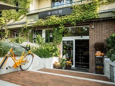 La Perle Noire Restaurant and Lounge