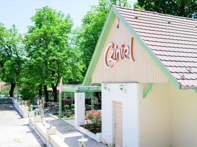 Cziniel Cukrászda és Kávéház (Budakeszi)