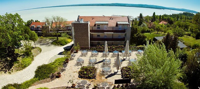 Karolina Fűszerkertje restaurant (Tihany)