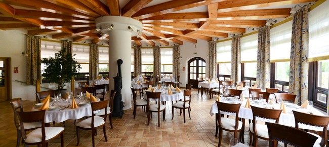 Restaurant Fiastyúk Udvarház (Csór)