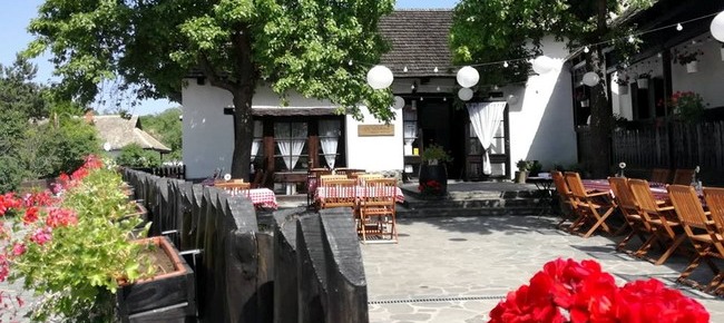 Hollóköves Bisztro & Cafe (Hollókő)
