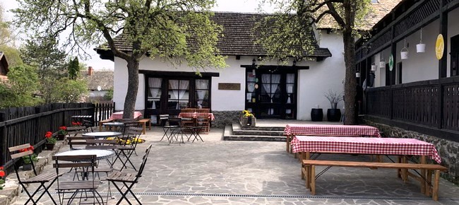Hollóköves Bisztro & Cafe (Hollókő) 9
