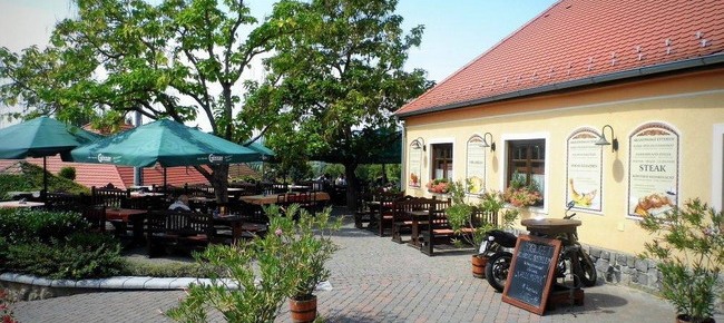 Aranypatkó Restaurant (Szigliget) 1