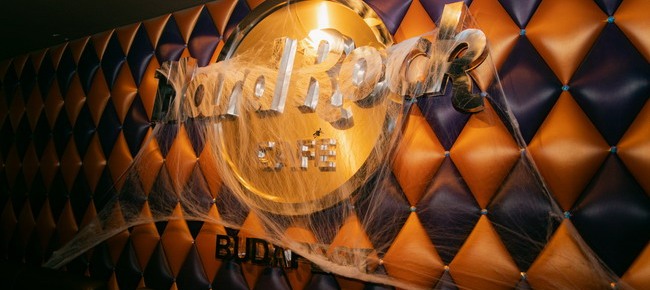 Hard Rock Cafe Budapest (Vörösmarty tér) 6