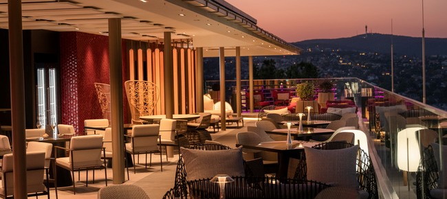 White Raven Skybar & Lounge (Hilton Budapest) 6