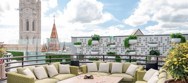 White Raven Skybar & Lounge (Hilton Budapest) 8