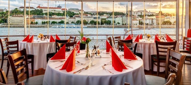 Vén Hajó Étterem (Old Boat Restaurant) 7