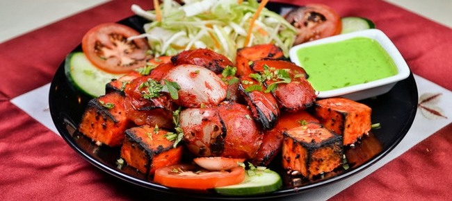 Restaurant Tandoori hummus plate – Indian & Middle Eastern Cuisine (halal) 3